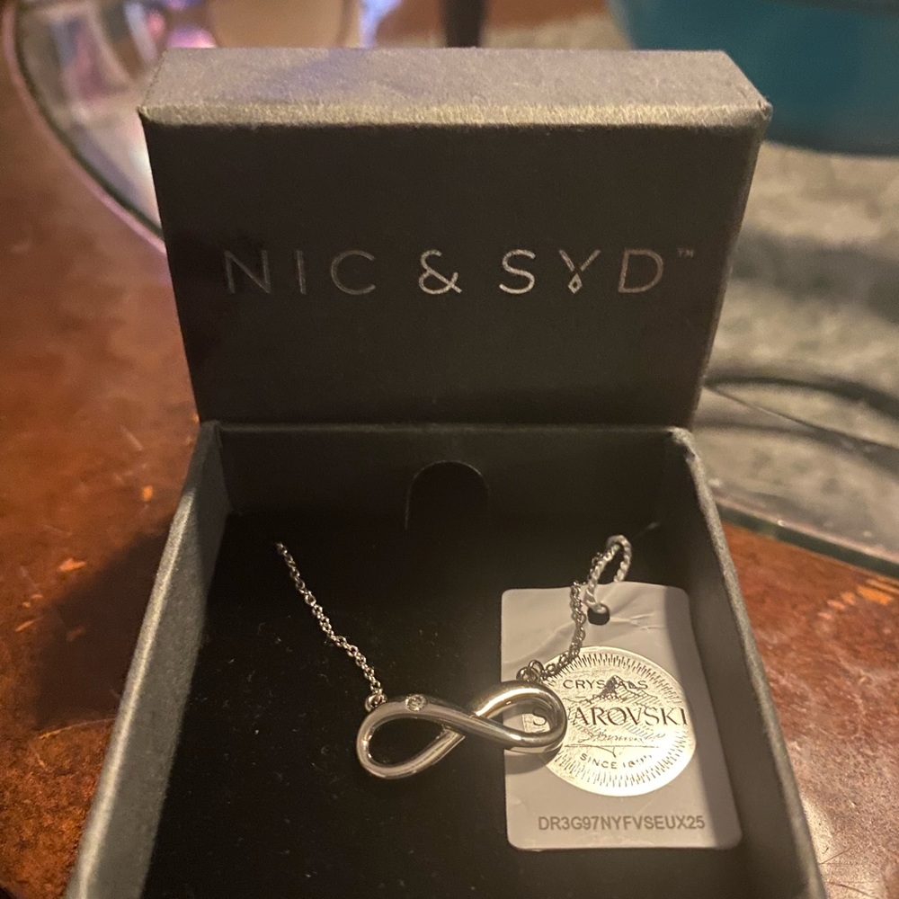 Nov & Sid 18” Infinity necklace with Swarovski crystal